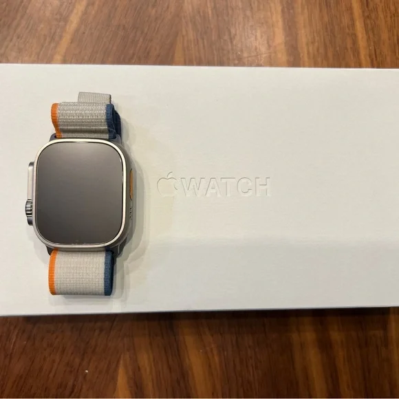 Apple Watch Ultra Titanium 49mm MQEW3LL/A 1st Gen - Picture 5 of 5